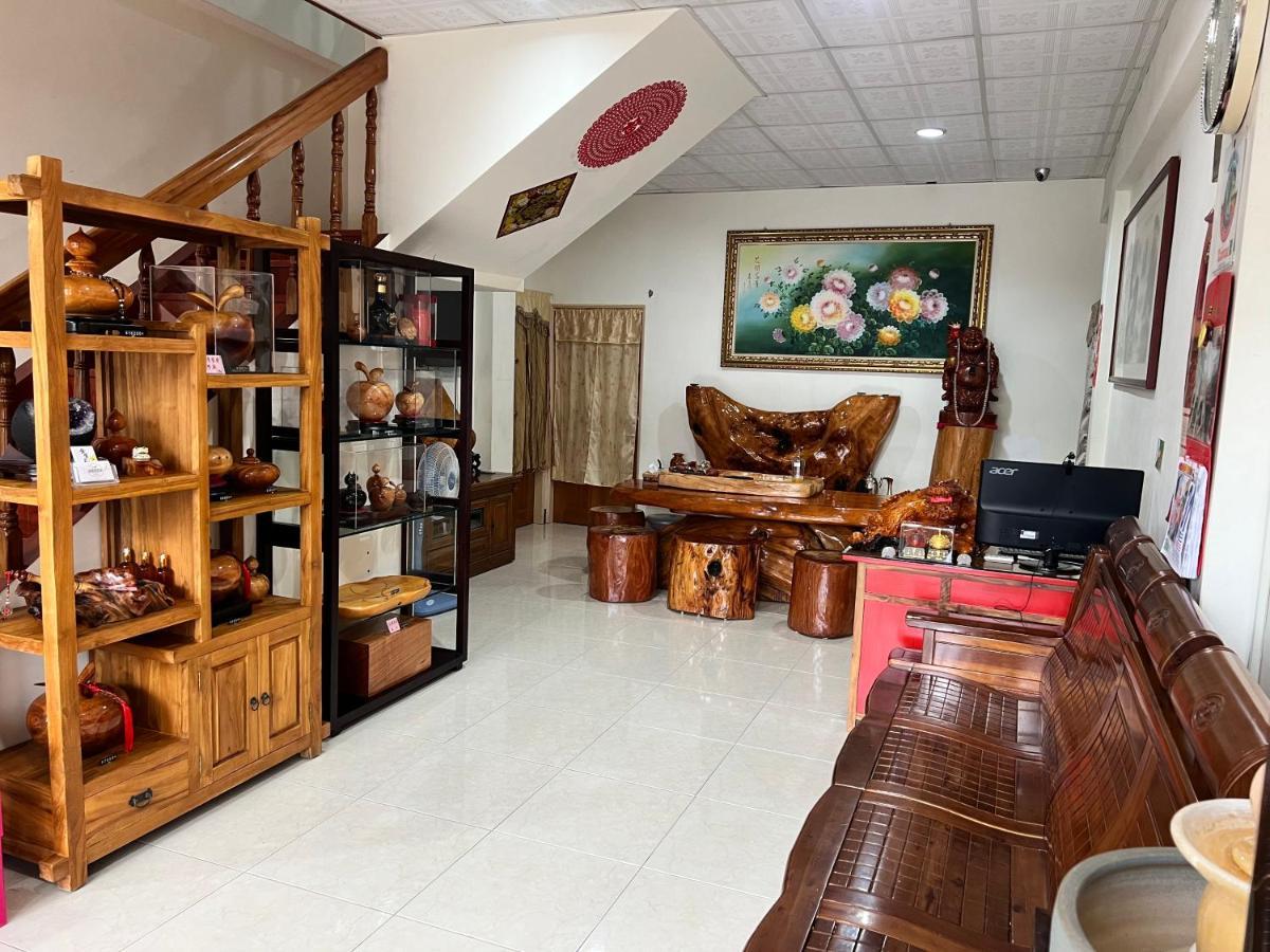 Golden Flower Homestay Yuli Exterior photo