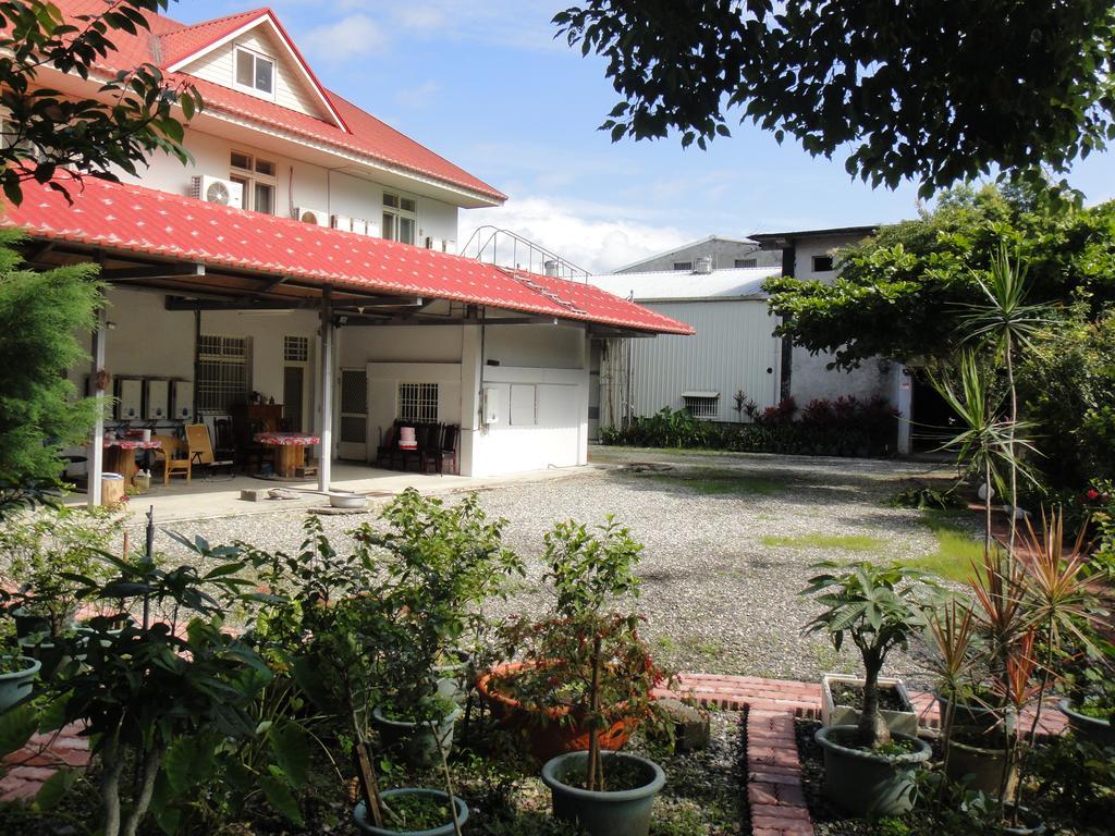 Golden Flower Homestay Yuli Exterior photo